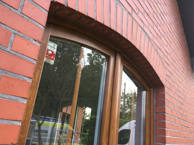 Raam met valse center - Binnenafwerking plaatsing raam