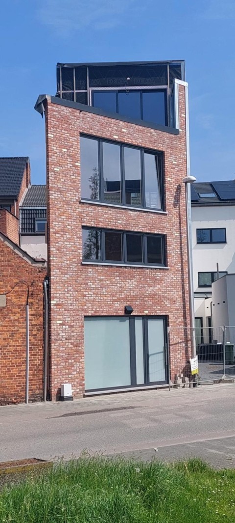 Winfera plaatste deze PVC grijze inkom in Wielsbeke
