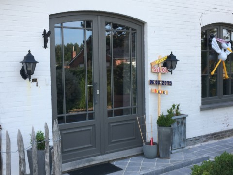 Speels klassieke dubbel achter deur geplaatst door Winfera