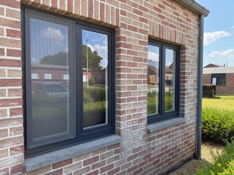 PVC zwart buiten wit binnen