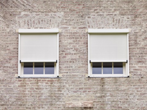 Screen op de muur geplaatst