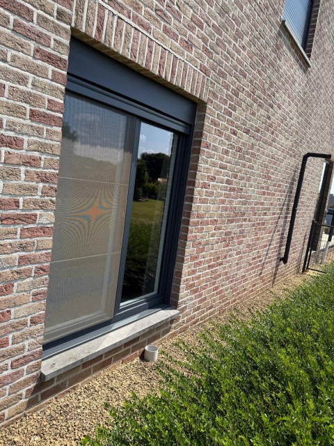 Zwart PVC met combi raam