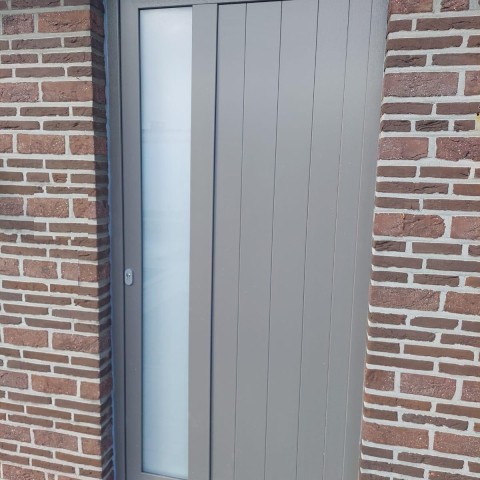 Eenvoudig maar mooi, inkomdeur gedeelte glas gedeelte planchetten