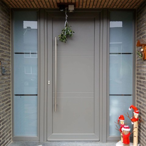 Klassiek en eigentijds, deze PVC voordeur door Winfera geplaatst in Heusden-Zolder