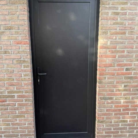 Gesloten PVC achterdeur zwart, Winfera